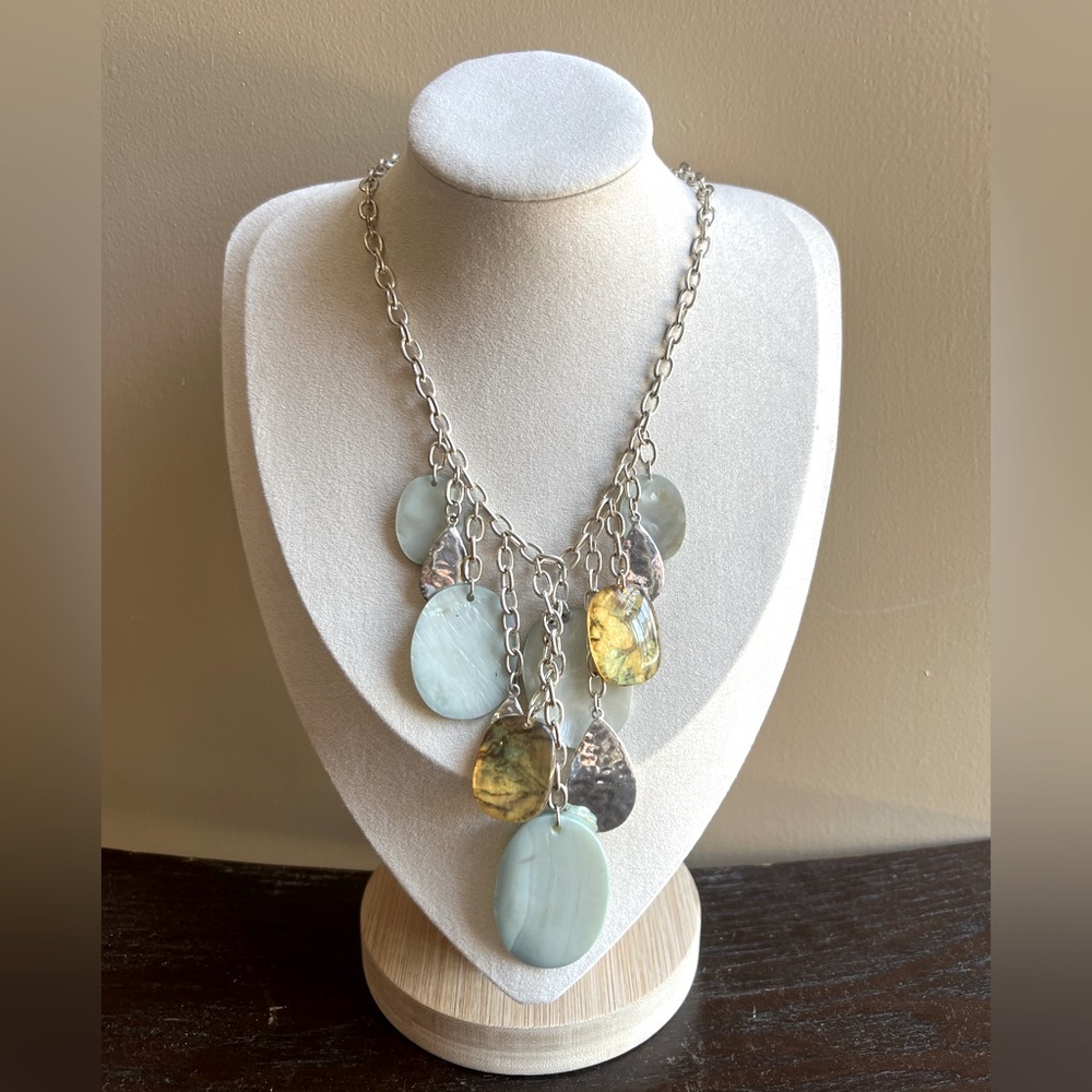 Elegant Silver and Blue Pendant Necklace